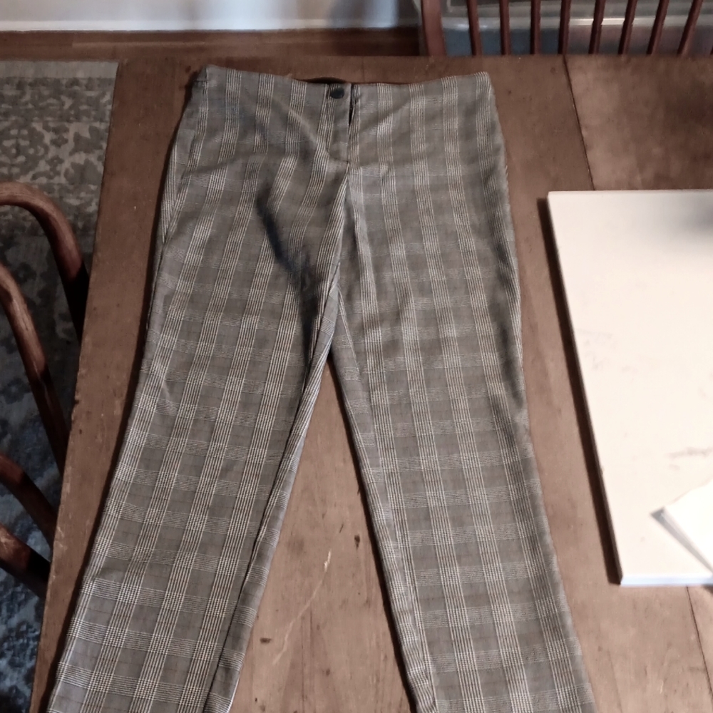 Violets & Roses Womens Pants. Size 8